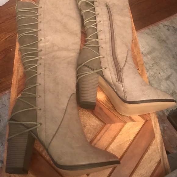 Shoedazzle high to the knee heeled boot - Picture 2 of 3